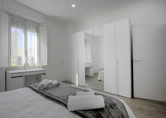 -filip & Maril - Cozy Near The Metro